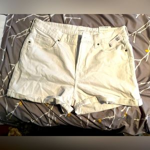 White denim new with tags shorts